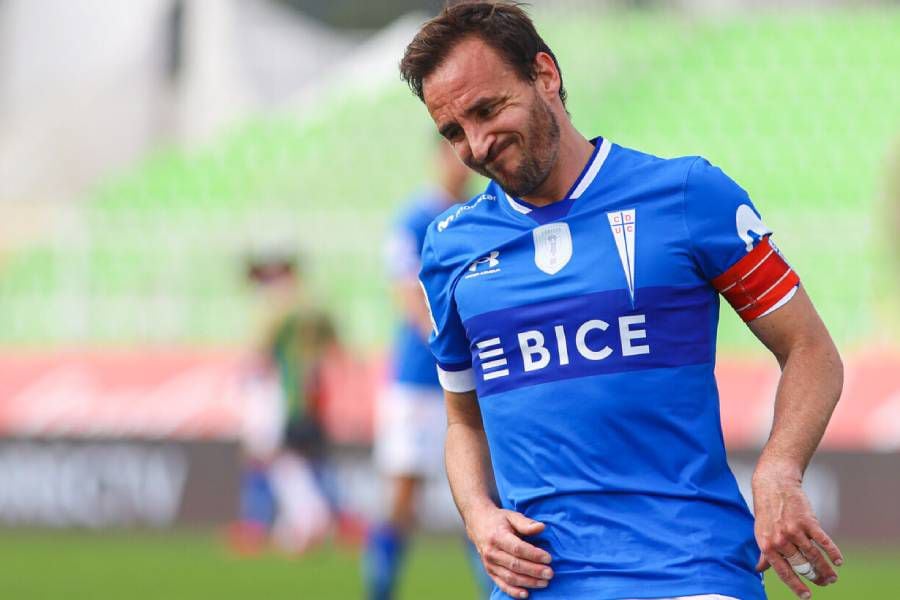 José Pedro Fuenzalida, con la camiseta cruzada.