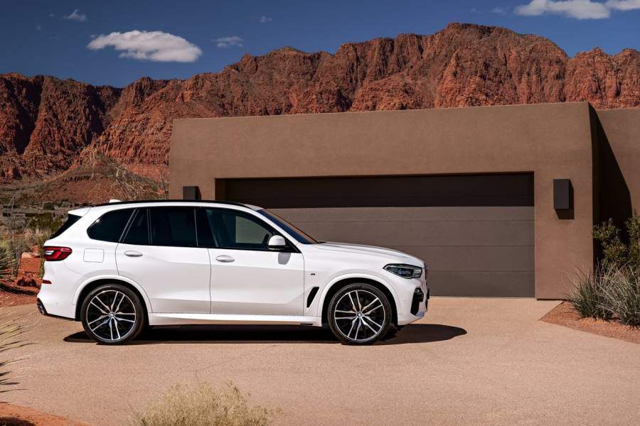 BMW-X5-2019-1280-52-900x600.jpg