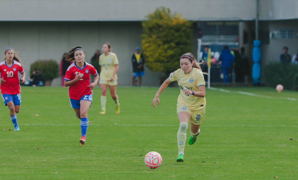 La Roja femenina vs. América de México