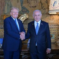 Trump alardea de buena relación con Netanyahu tras su reunión en Florida y arremete contra Harris