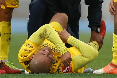 Humberto Suazo se lesionó la rodilla contra Santiago Wanderers.