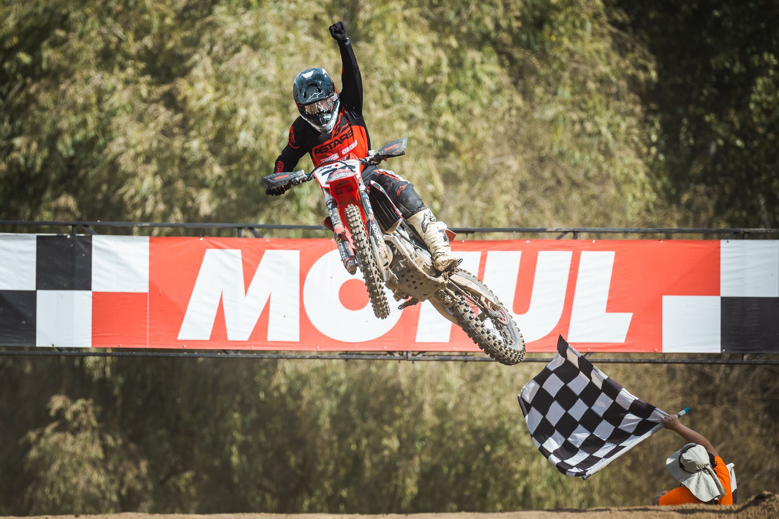 Sergio Villaronga se coronó como vencedor de la categoría MX1.