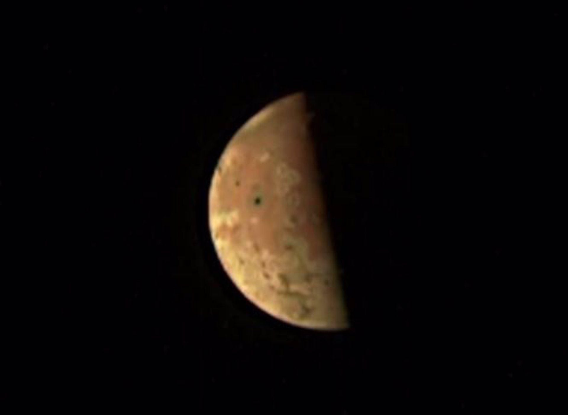 Juno envía una primera imagen de su visita a la luna Io