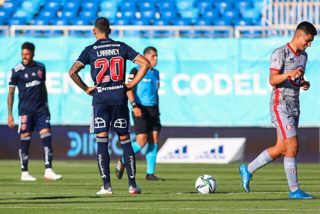 Joaquín Larrivey durante el partido contra Unión La Calera.