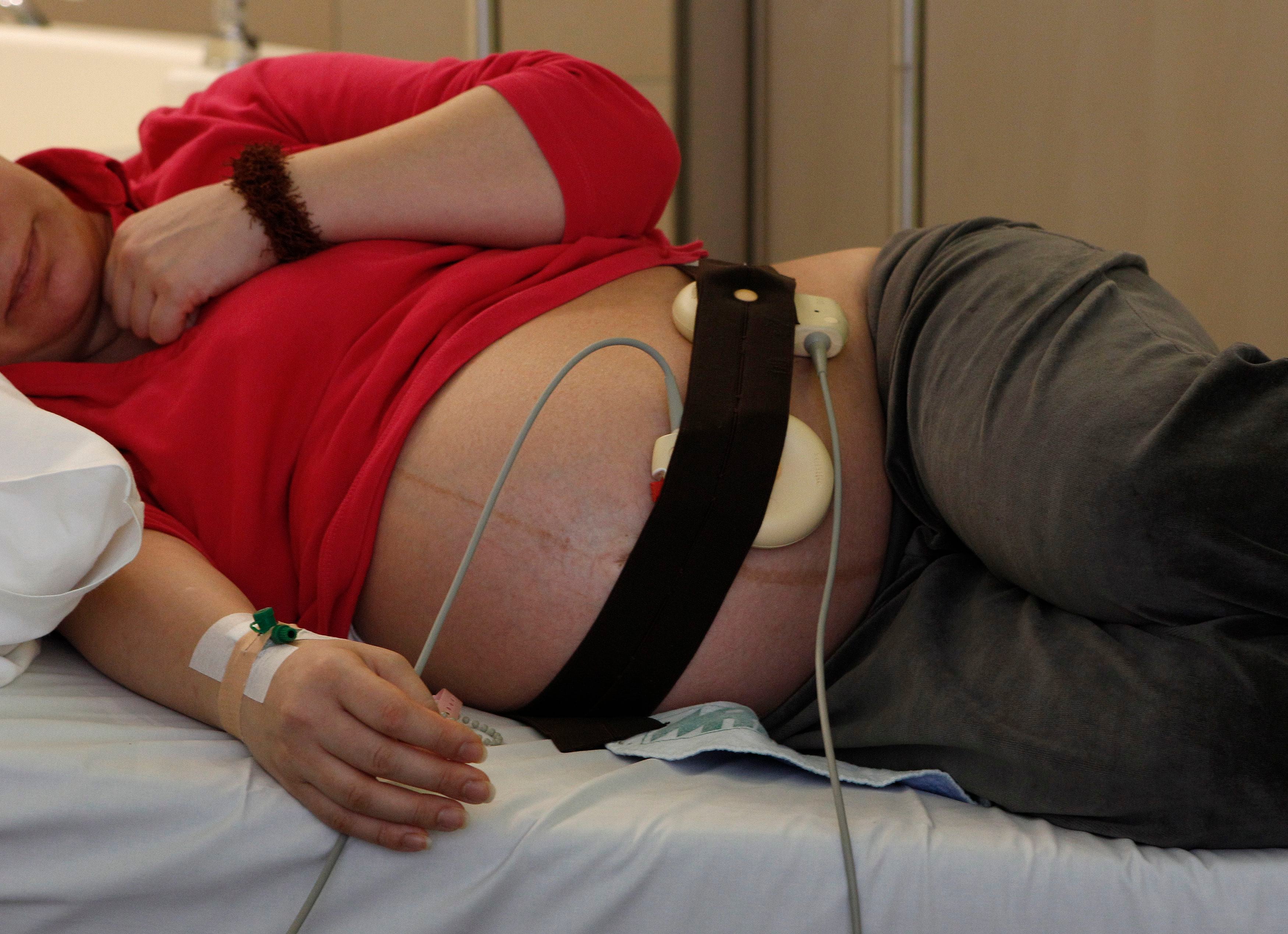 A pregnant woman is monitored with a cardiotocograph shortly before the birth of her baby at Munich hospital