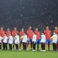 La emoción de 22 niños nacidos el día en que Chile ganó la Copa América 2015 y que acompañaron a La Roja ante Paraguay