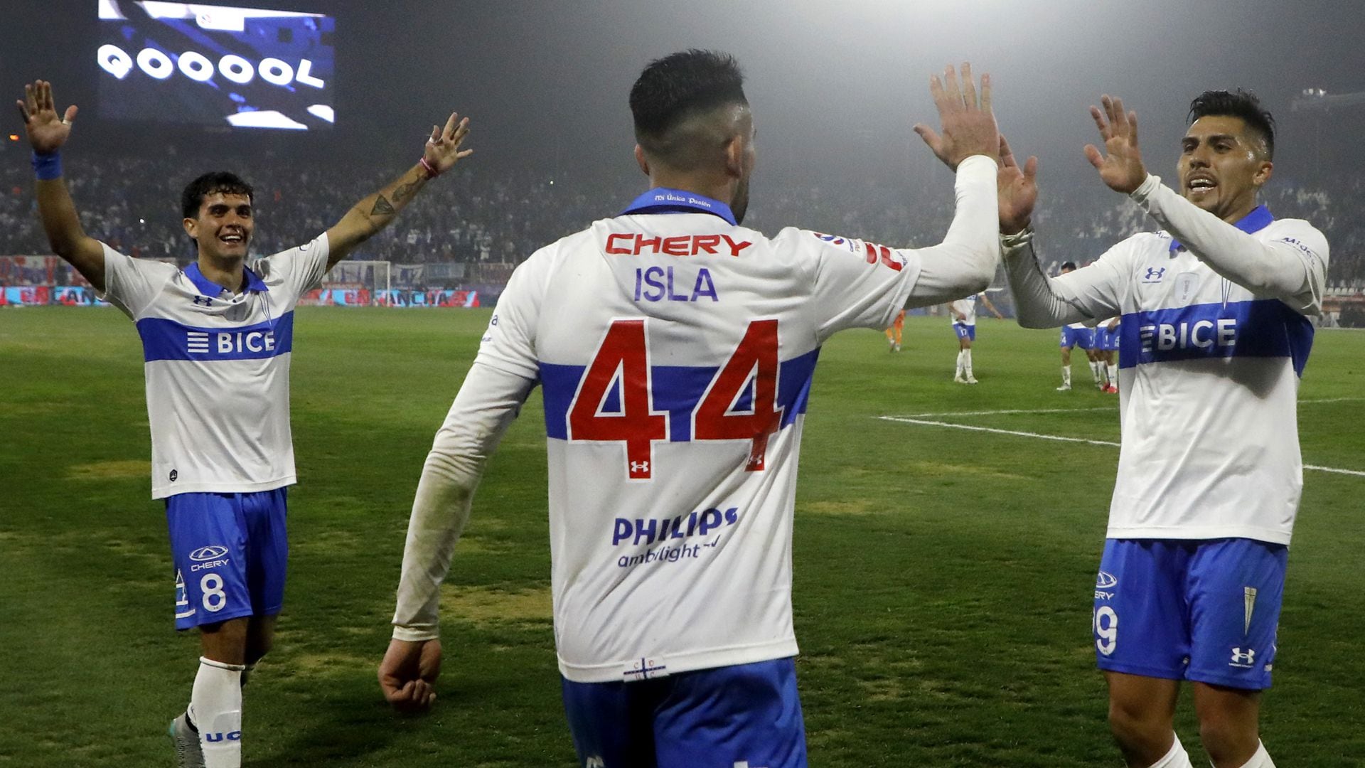 Mauricio Isla celebra en su paso por la UC.