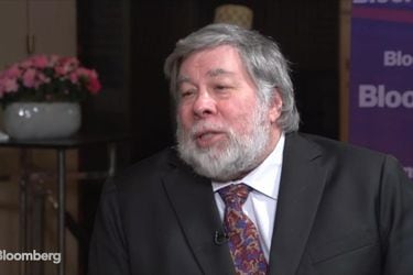 Apple Co-Founder Wozniak Really Wants a Folding iPhone