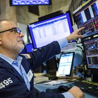 Wall Street cierra la semana con ganancias y el IPSA retrocede