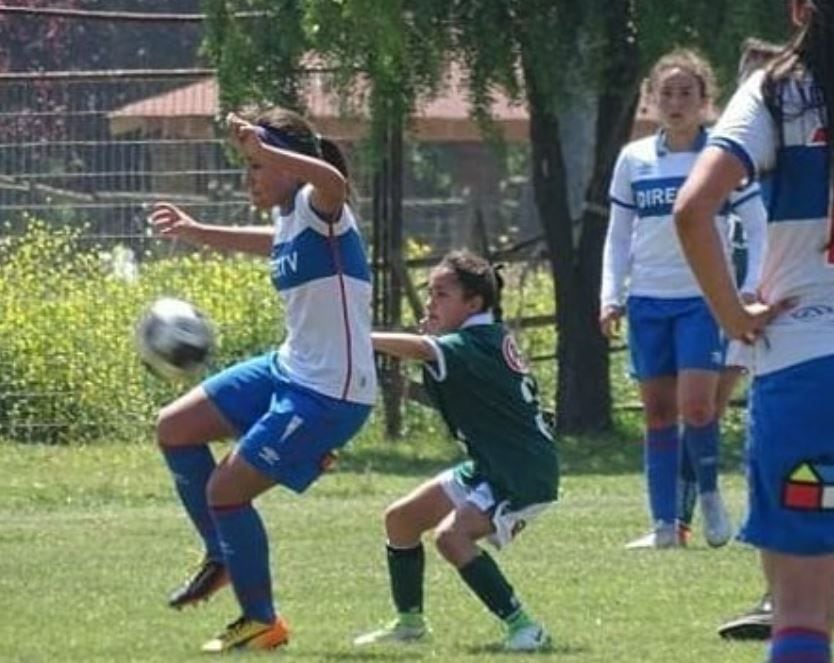 Figuera enfrentando a Universidad Católica con Wanderers en la categoría Sub 17 con 10 años.