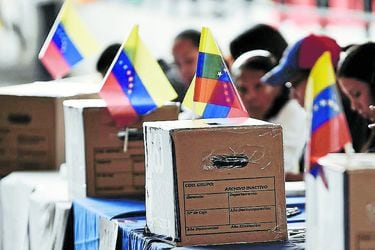 Voters Cast Their Ballots For Unofficial Plebiscite As Maduro Tries To Rewrite Constitution