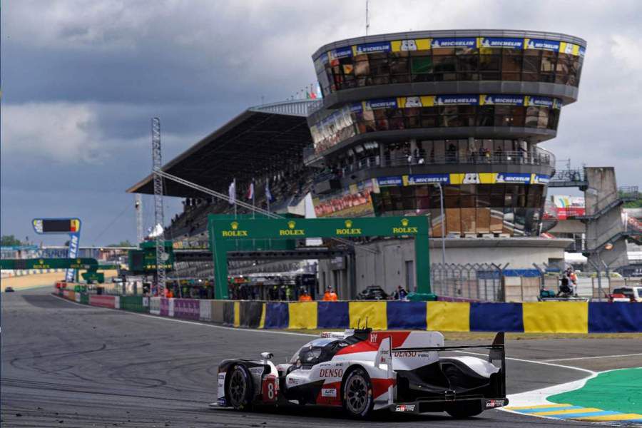 Le-Mans-24-hour-race-1793735-2-900x600.jpg