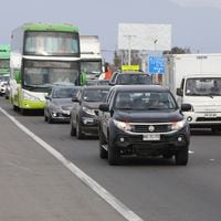 Más de 280 mil vehículos han salido de Santiago por el fin de semana largo y 3 personas fallecieron en accidentes de tránsito