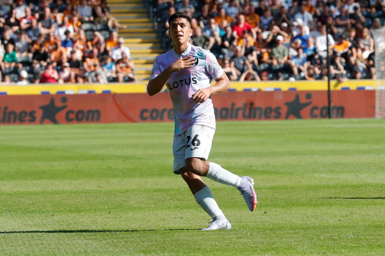 Marcelino Núñez celebrando su gol en la derrota del Norwich ante el Hull City. Foto: The Pink Un.