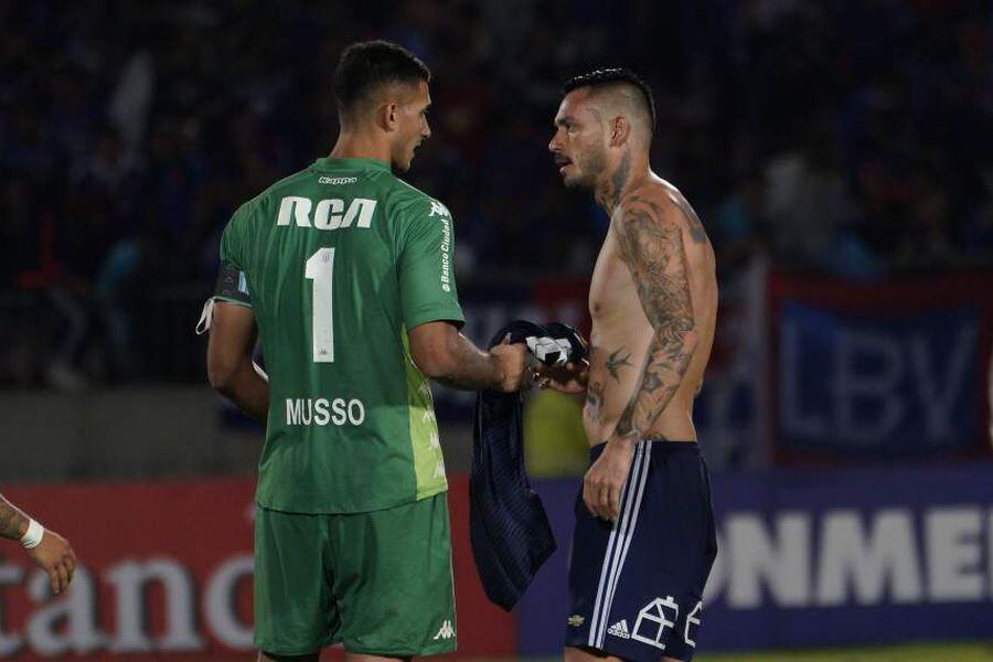 El divertido comentario de Arturo Vidal a Pinilla por la camiseta