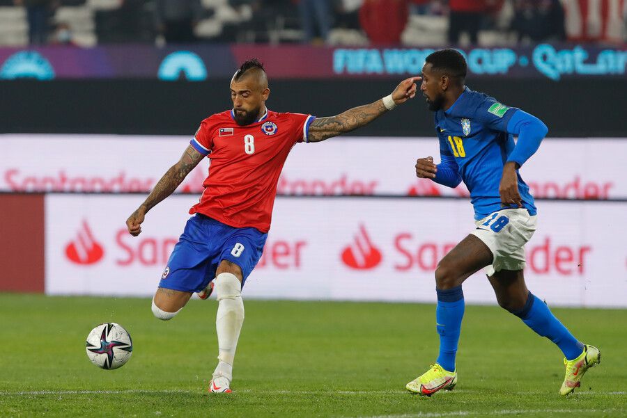 Arturo Vidal, en el choque ante Brasil, por las Eliminatorias.