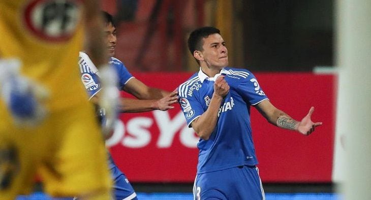 Pablo Aránguiz celebra su segundo gol.