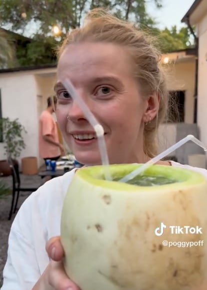 Turista noruega melón con vino