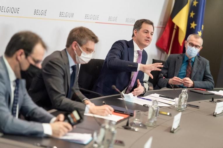 Alexander de Croo, primer ministro de Bélgica, presentando el proyecto de reforma al mercado del trabajo. Foto: AP.