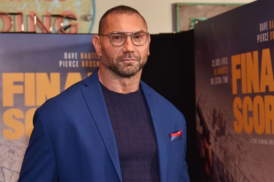 Dave Bautista vai além dos músculos no novo filme de Shyamalan