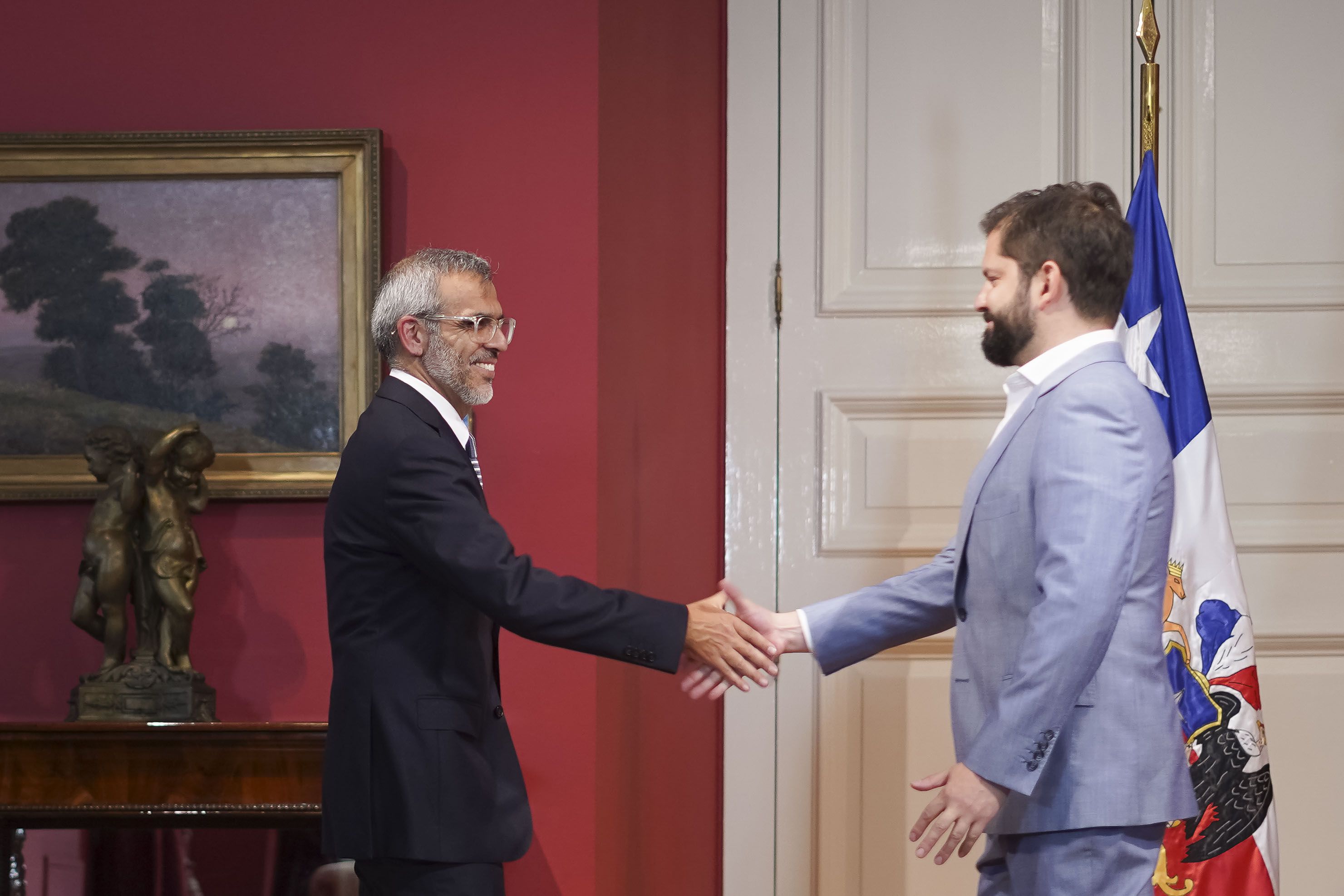 El Presidente Gabriel Boric y el ministro de Justicia, Luis Cordero, quien asumió tras la salida de Marcela Ríos 