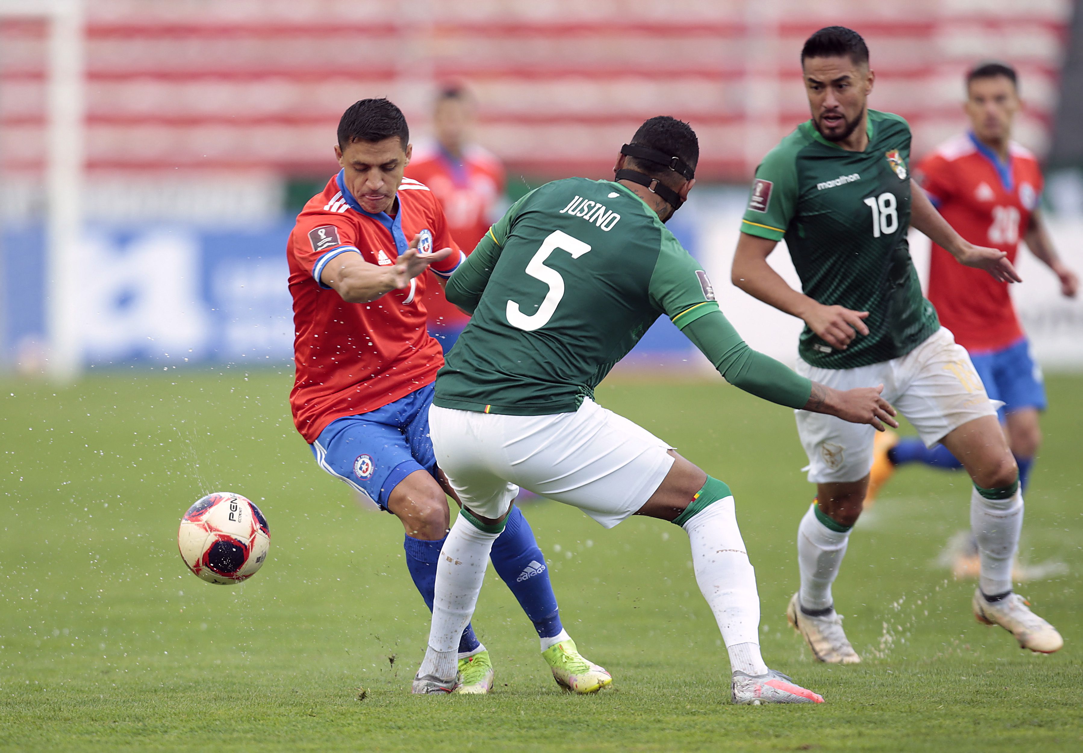 La Selección Chilena visita a Bolivia por las eliminatorias. La Roja necesita ganar para continuar con la ilusión de clasificar a la Copa del Mundi Qatar 2022. Sigue en vivo el partido.