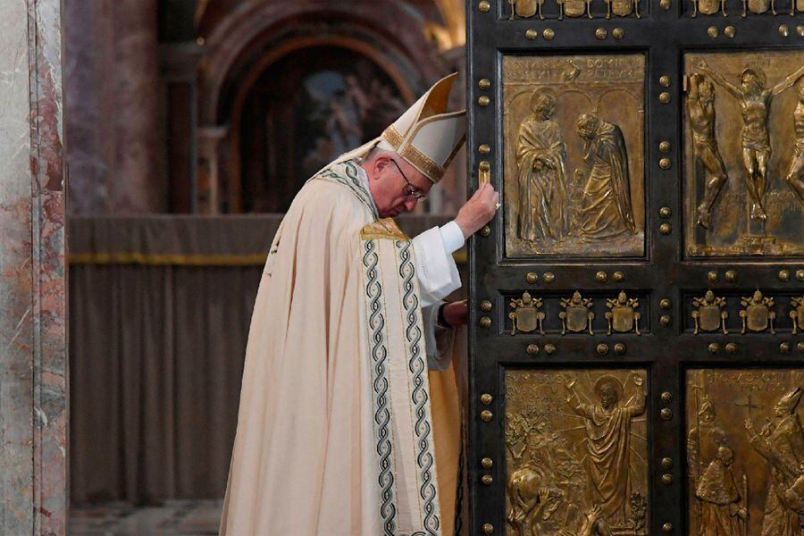 El Papa autoriza a todos los sacerdotes absolver el pecado del