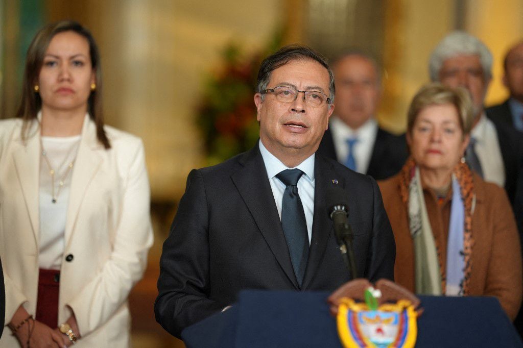 El Presidente colombiano Gustavo Petro anunciando el cambio de tres ministros. Foto: EFE.