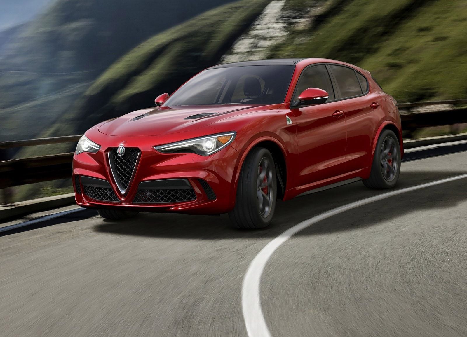 Alfa_Romro_Stelvio_Quadrifolio_2018_motorpoint01.jpg