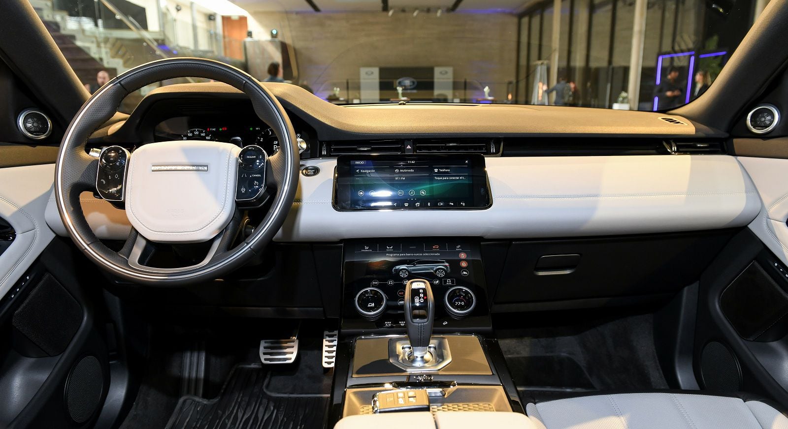 Range-Rover-Evoque-2019-3.jpg