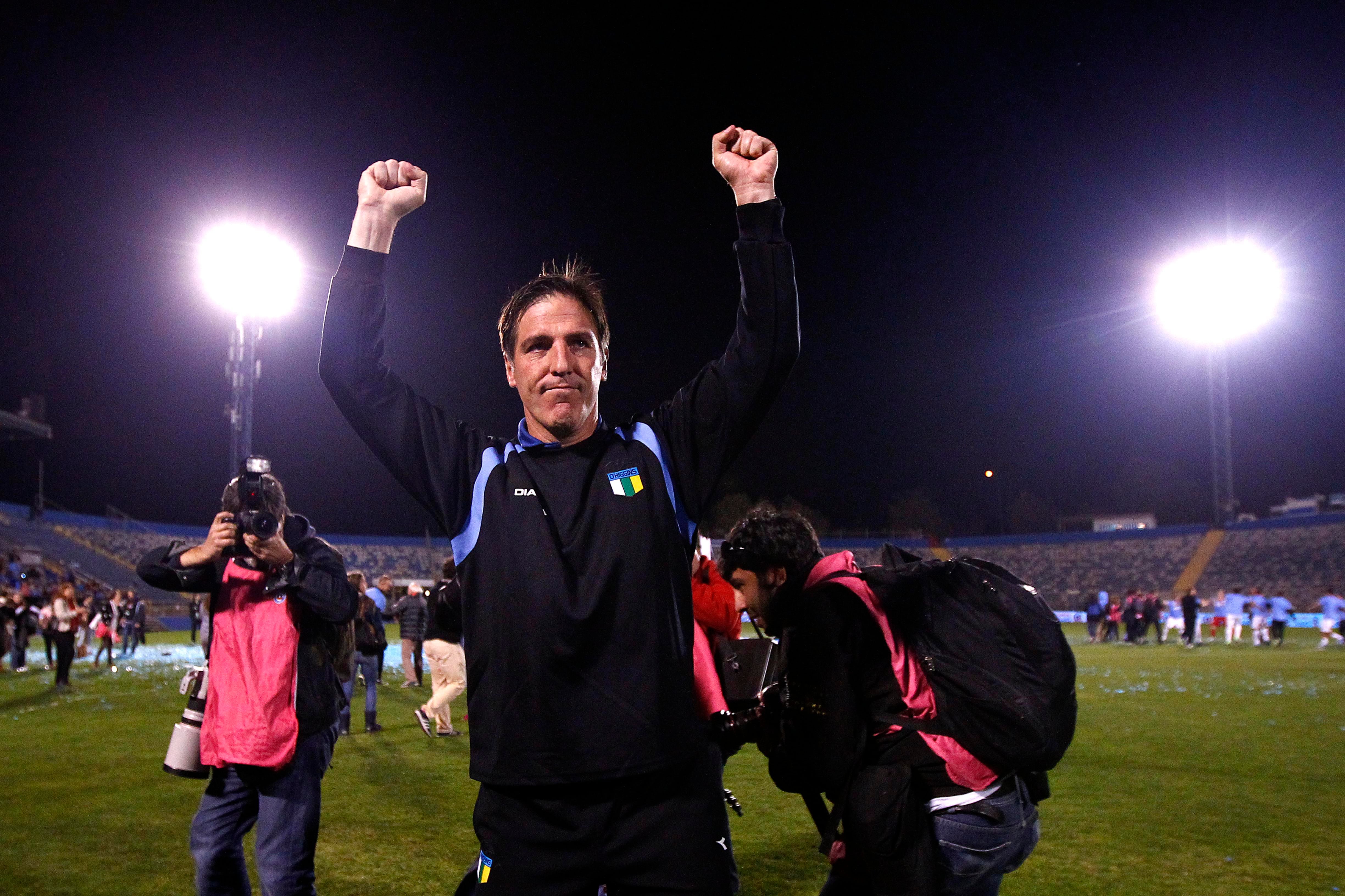 Eduardo Berizzo celebra la obtención de la Supercopa 2014 con O'Higgins, en San Carlos de Apoquindo.