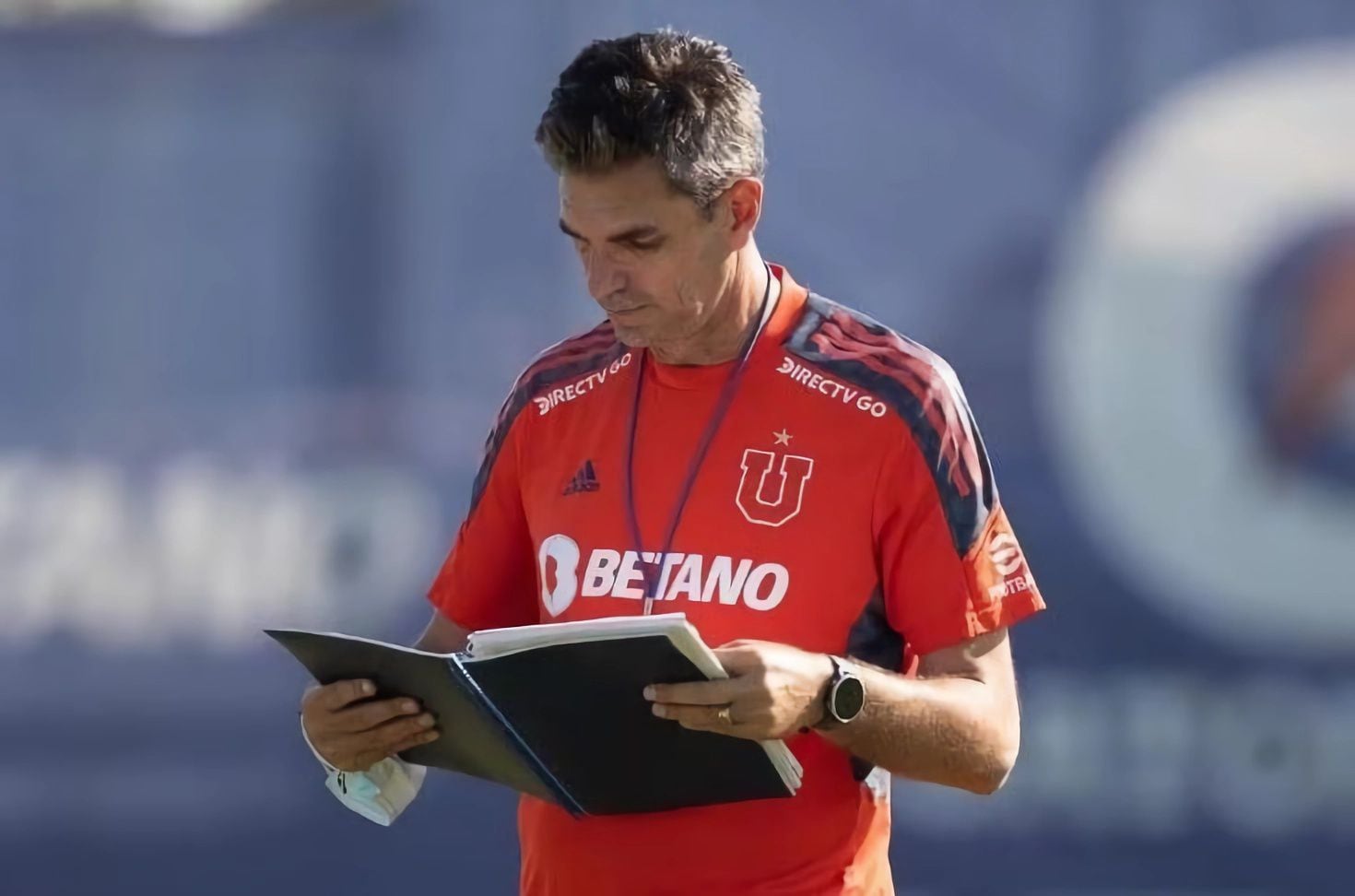 Mauricio Pellegrino reforzó el trabajo sicológico para enfrentar a Colo Colo. Foto: Gentileza Prensa Azul Azul.