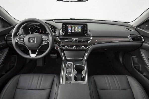 2018_Honda_Accord_2.0T_115-min-600x400.jpg