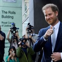 El príncipe Harry obtiene una indemnización por “modesto” pirateo telefónico del diario Mirror