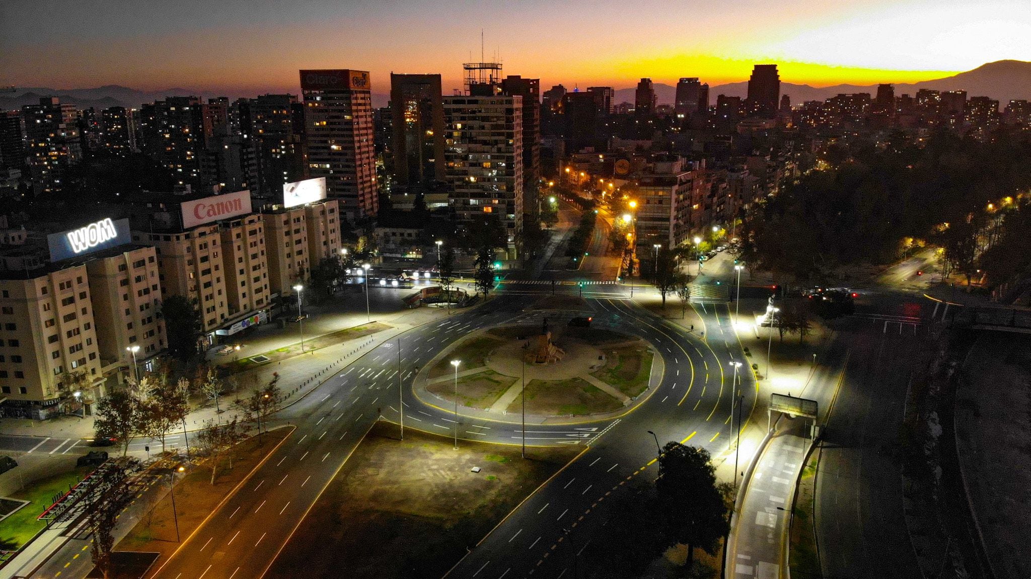 ATARDECER PLAZA BAQUEDANO