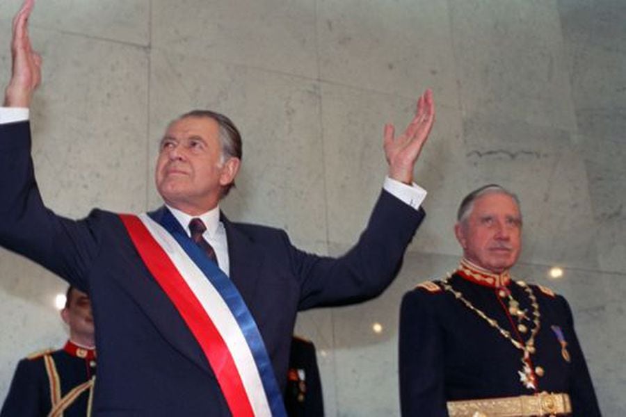 30 Años De Democracia La Tercera