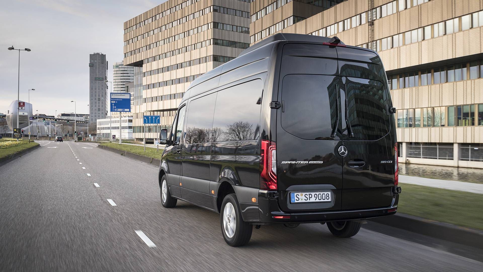 2019-mercedes-benz-sprinter.jpg