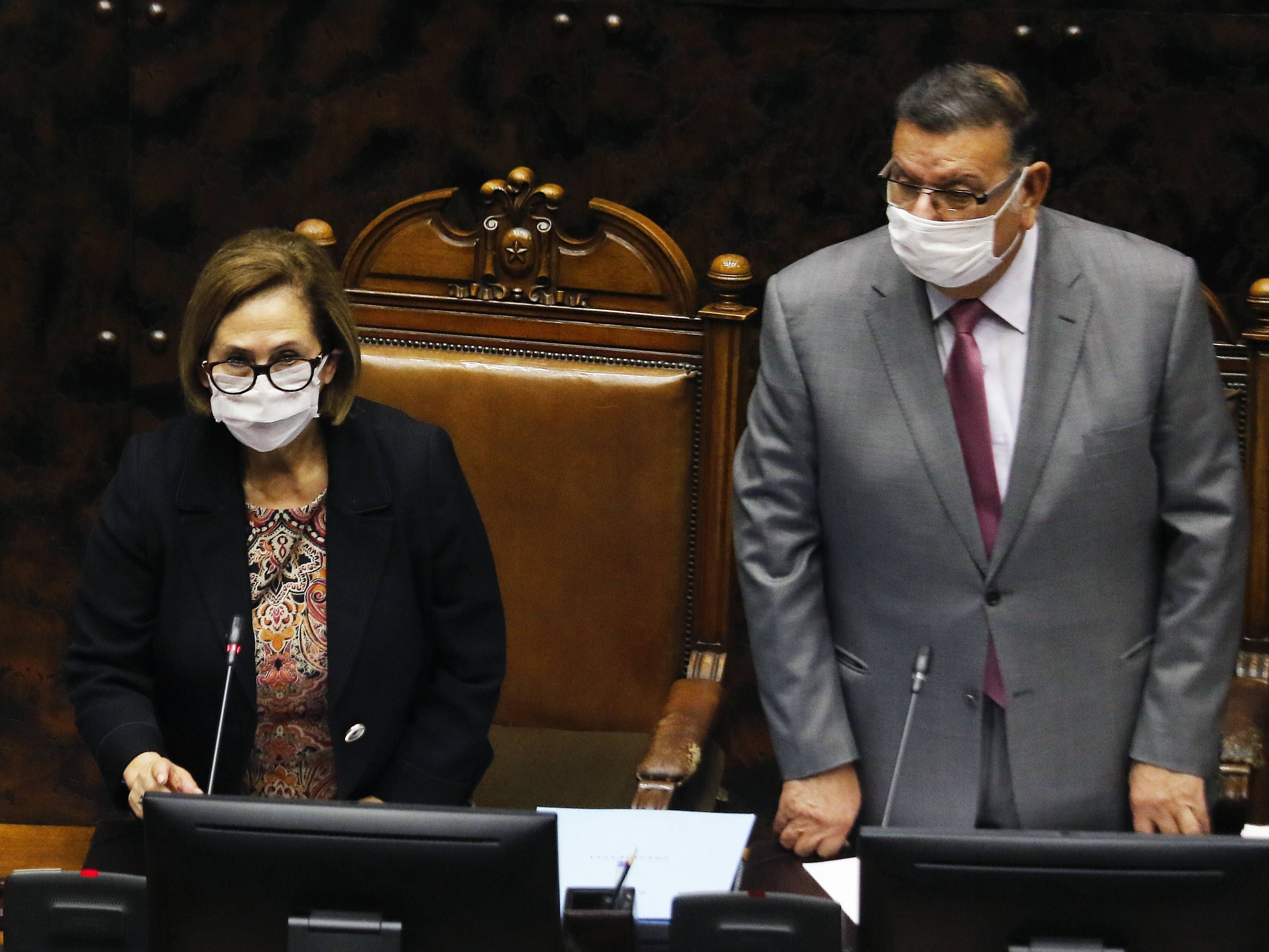 Adriana Muñoz y Rabindranath Quinteros, presidenta y vicepresidente del Senado. La primera emitió duros juicios sobre su compañero de testera.