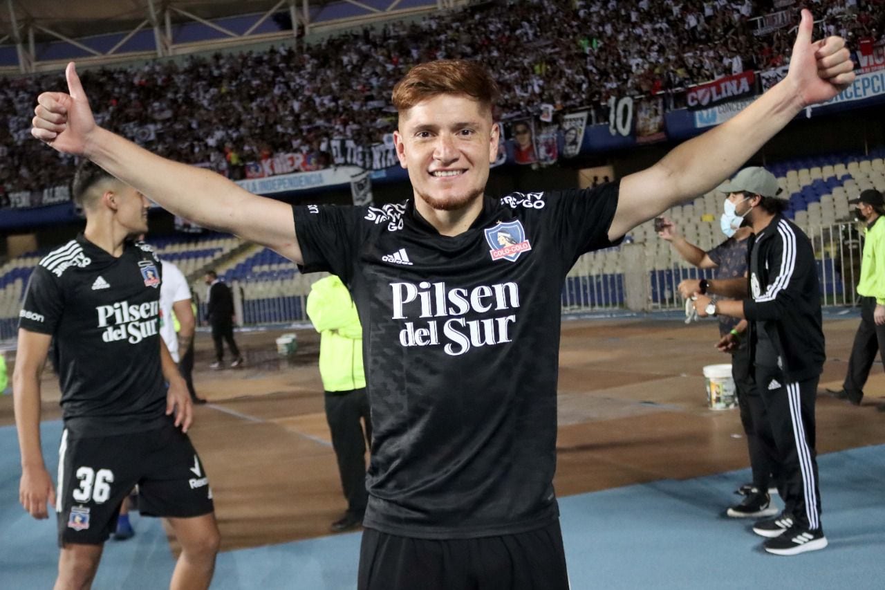 Leonardo Gil celebra la obtención de la Supercopa, ante la UC.