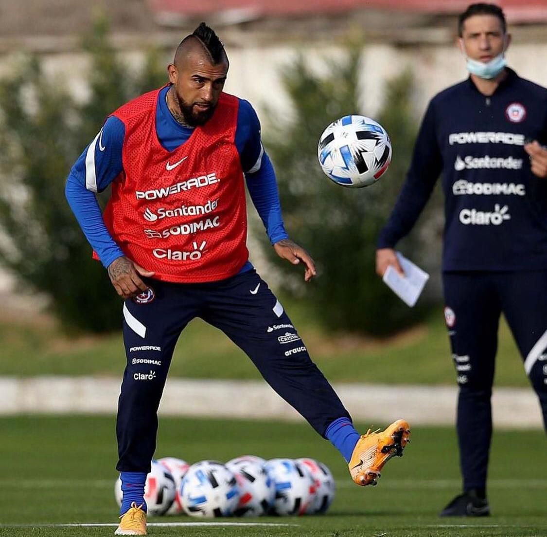 Arturo Vidal durante un entrenamiento de la Roja.