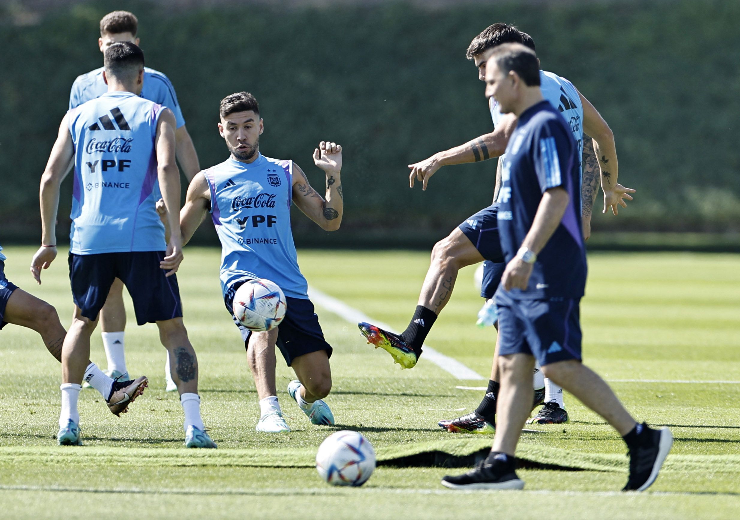 Gonzalo Montiel, en un entrenamiento de Argentina en Qatar