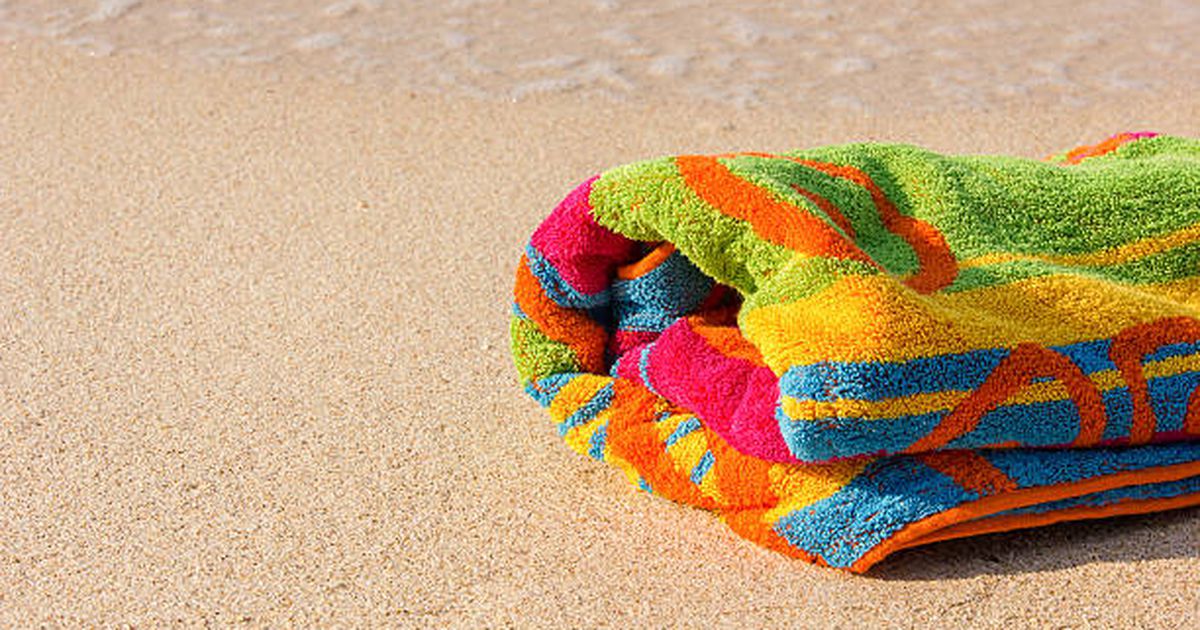 Peatonal fuente erosión Cómo elegir la mejor toalla de playa (y seis opciones que nos gustan) - La  Tercera