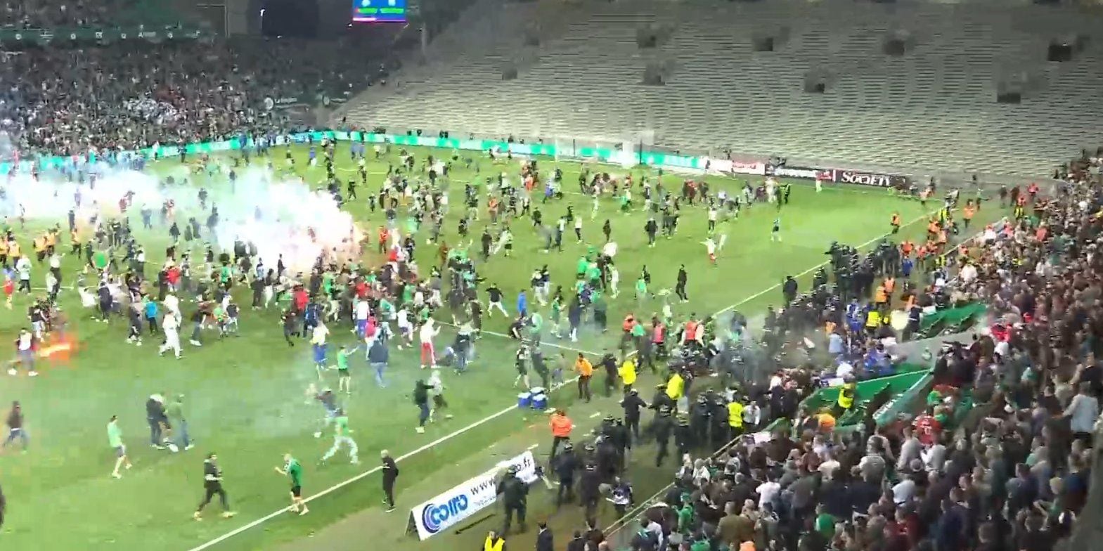 Los graves incidentes sucedidos en la cancha del Saint-Étienne.