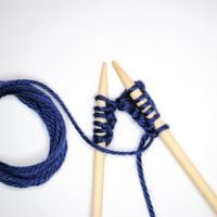 Cómo empezar a tejer: consejos y productos para iniciarse en el tricotaje