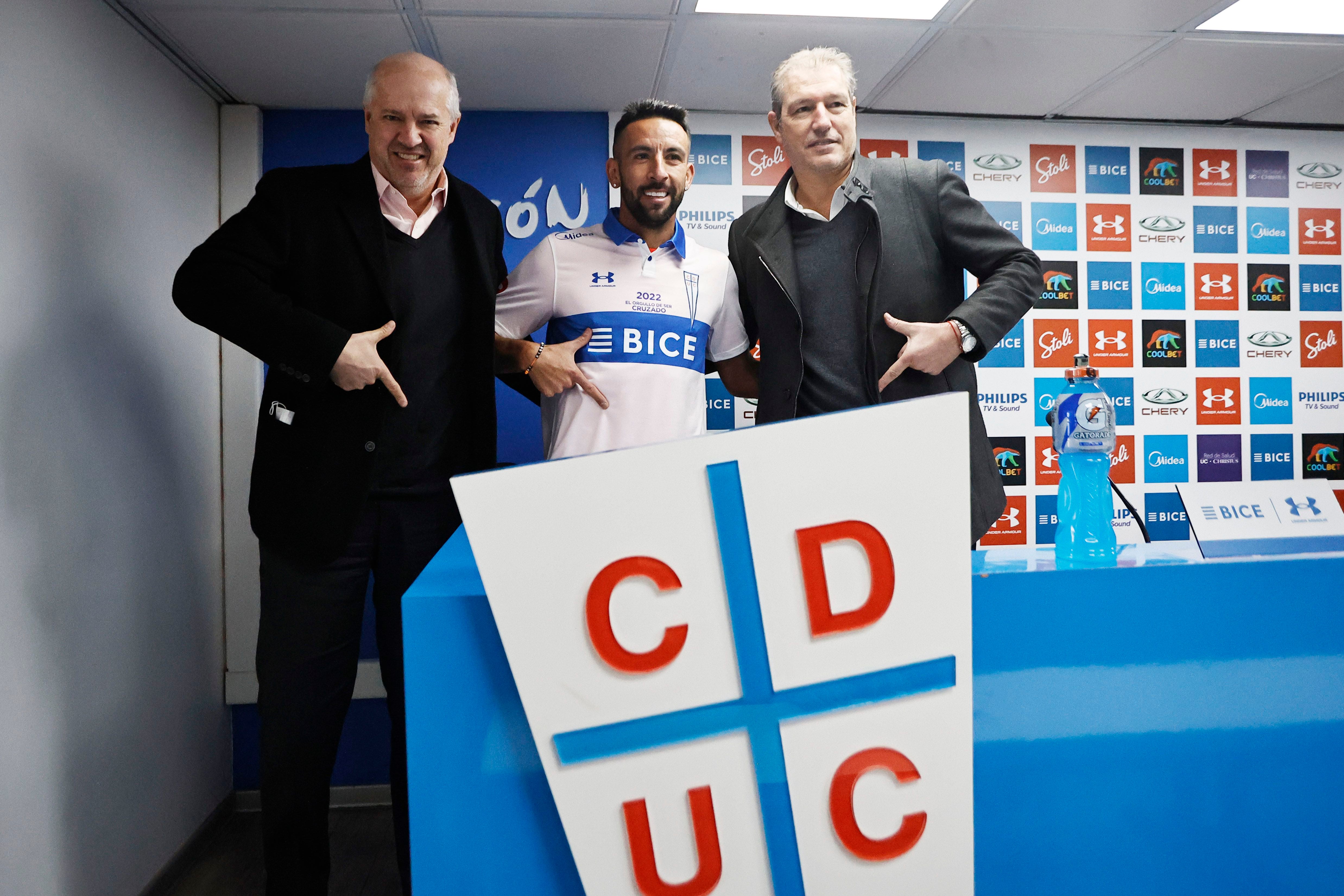 Universidad Católica presenta a Mauricio Isla