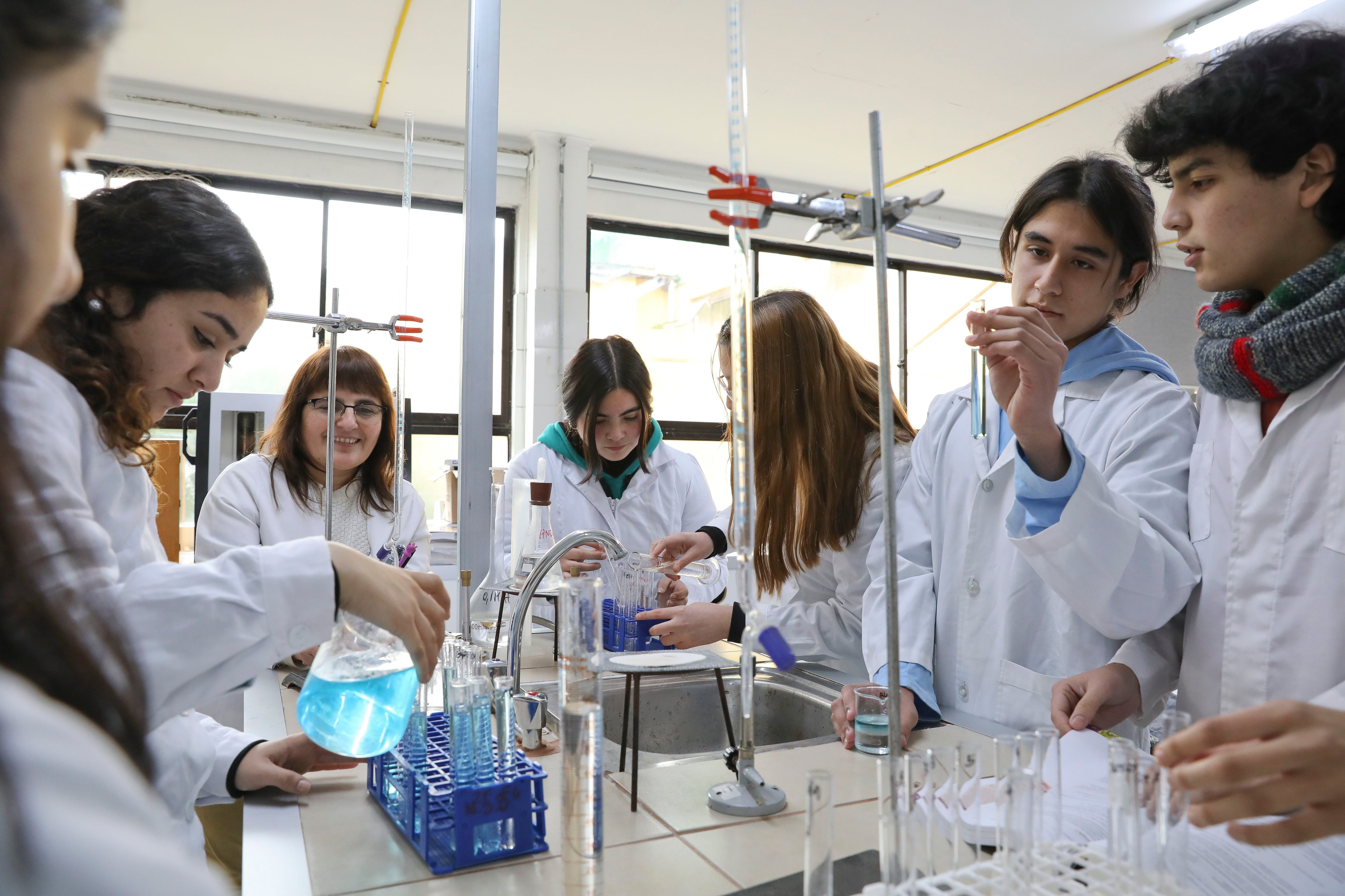 Mujeres en carreras STEM - BHP Foundation