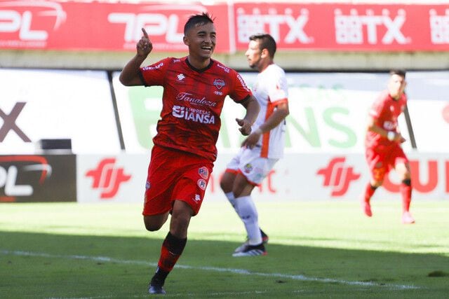 Guerra celebrando en Ñublense.