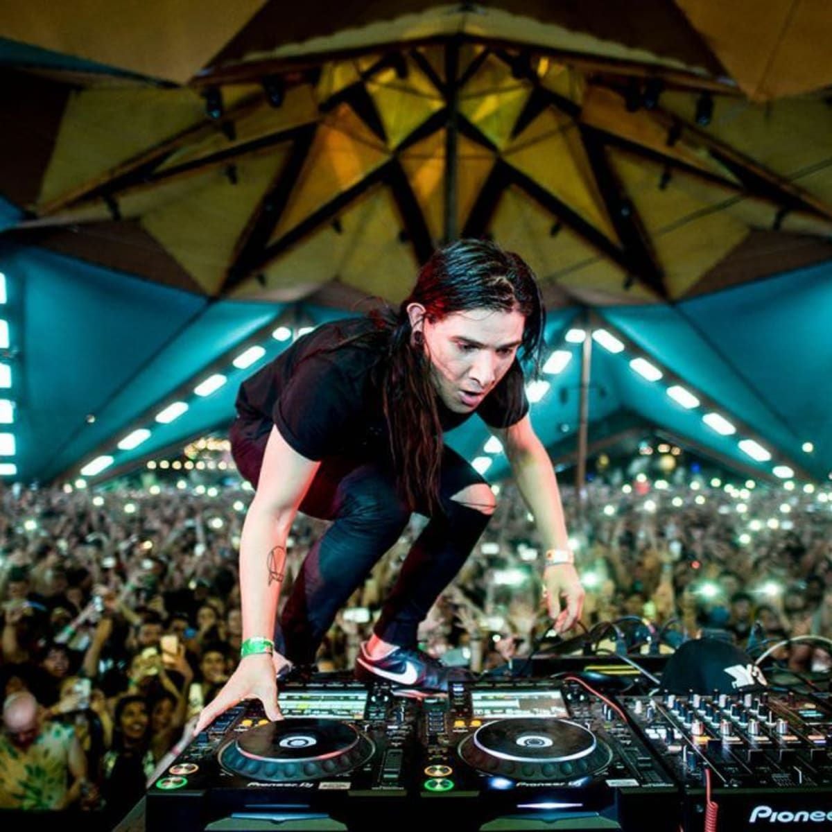 Skrillex está de vuelta con nueva música e imagen: así reaccionó Internet