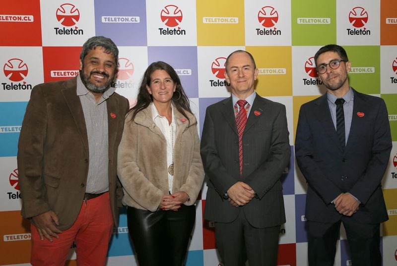 Efraín Quilen, gerente de Marketing Retail; Vivian Budinich, gerente de Marketing Corporativo y Sostenibilidad, ambos de Empresas Iansa; Ademir Domic, vicepresidente ejecutivo de Teletón, y Benjamín Díaz, director ejecutivo de Teletón.