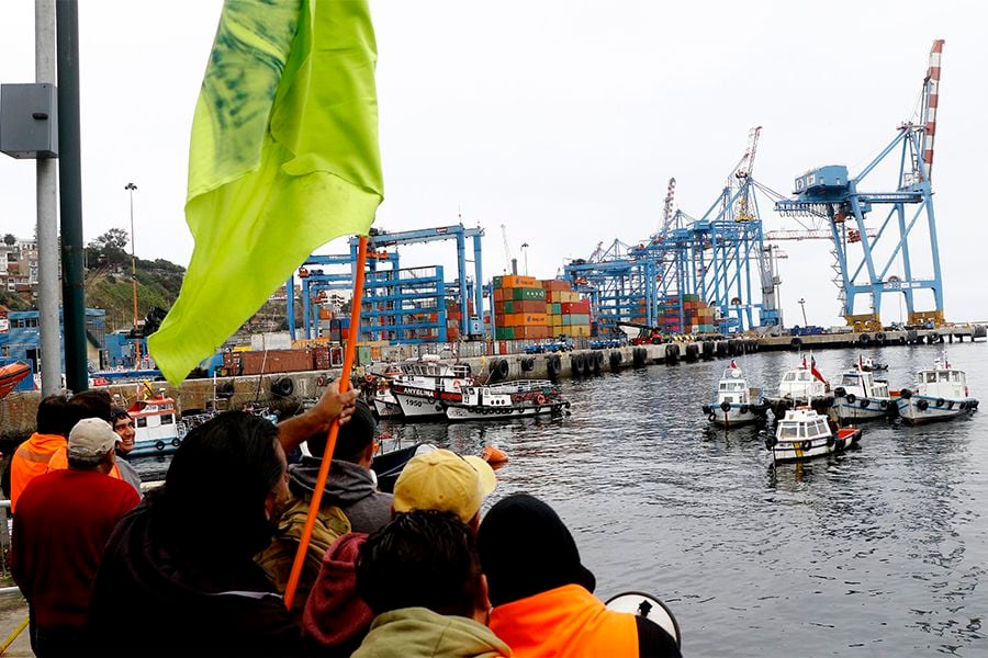 Se reanuda trabajos en el Puerto de Valpariaso durante huelga de trabajadores eventuales